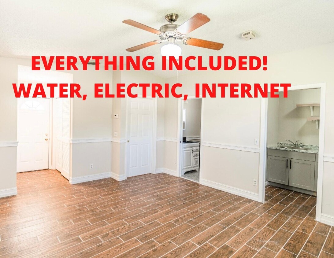 Foto principal - 422 NE Armory Cir