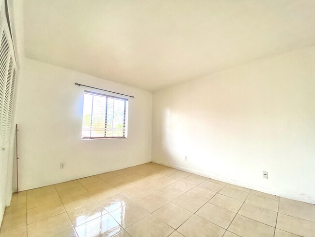 Building Photo - 6011 10th Ave N