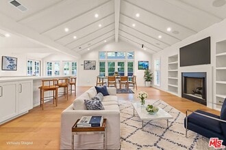 Building Photo - 17620 Camino De Yatasto