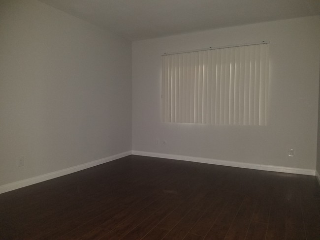 Bedroom Night - 13907 Vanowen St