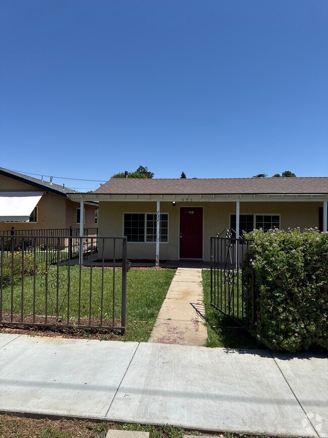 Building Photo - 732 Wellwood Ave