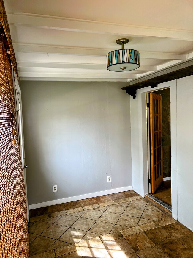 Front mud room - 104 Kluge Ave