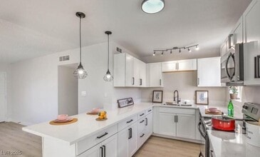 Building Photo - 2033 Hassell Ave