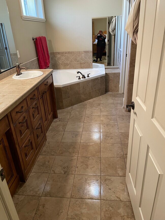 Foto del edificio - 345 Meadow Brook Ln