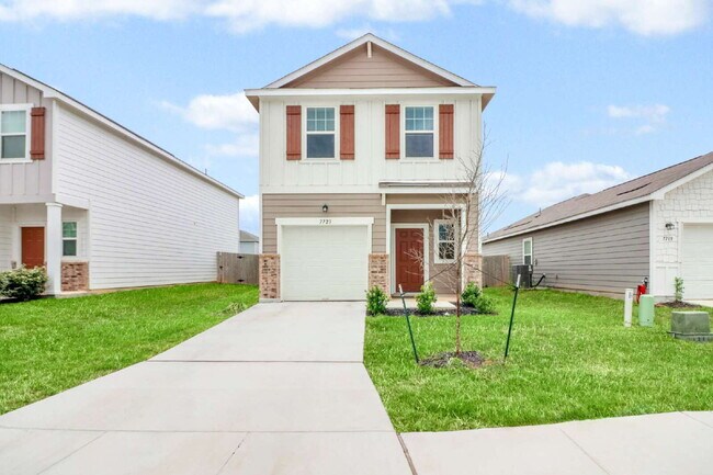 Building Photo - ASK ABOUT FREE APPLICATION FEES THROUGH AUGUST!  "Charming 3-Bedroom Retreat with 2.5 Baths with ...