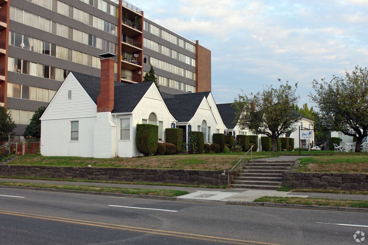 Building Photo - 4325 NE Halsey St