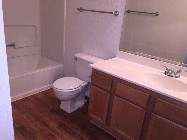 Foto del edificio - 2 Bedroom 1 Bath Single Level Condo in Il ...