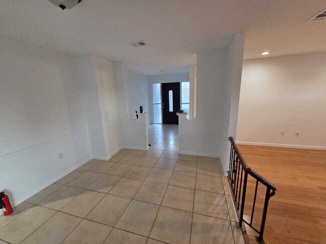 Photo - 606 Lakespur Ln House