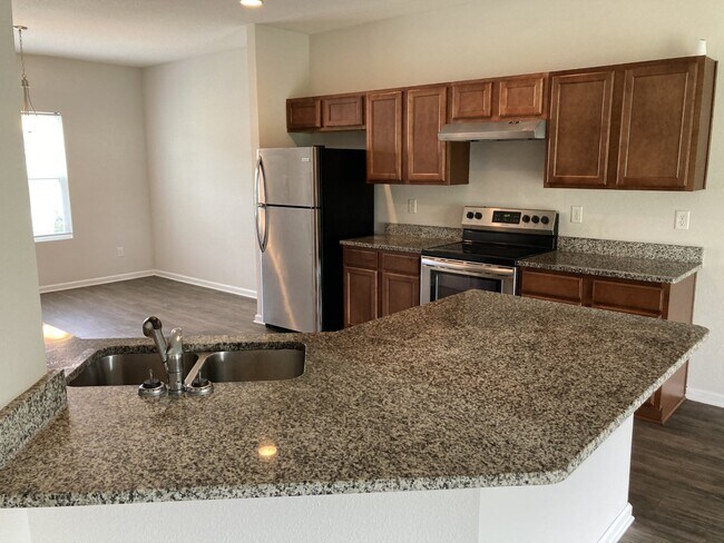 Building Photo - Beautiful 4Bd/2Ba home in Forest Hideaway ...