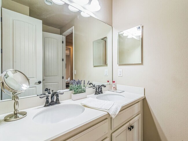 Building Photo - 3 Bedroom Townhome in Rockledge