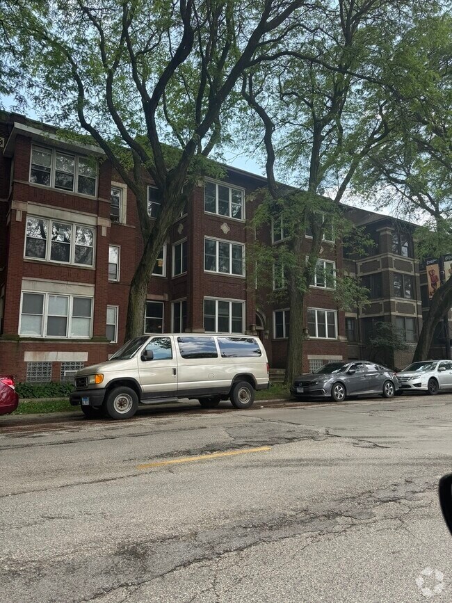 Building Photo - 1217 E 53rd St