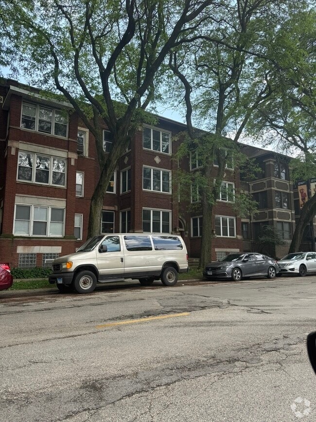 Building Photo - 1217 E 53rd St