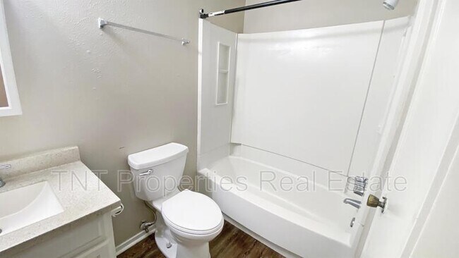 Building Photo - 1518 Pine Ridge Dr