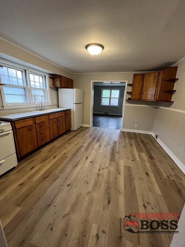 Foto del edificio - 4734 Johnson Ave