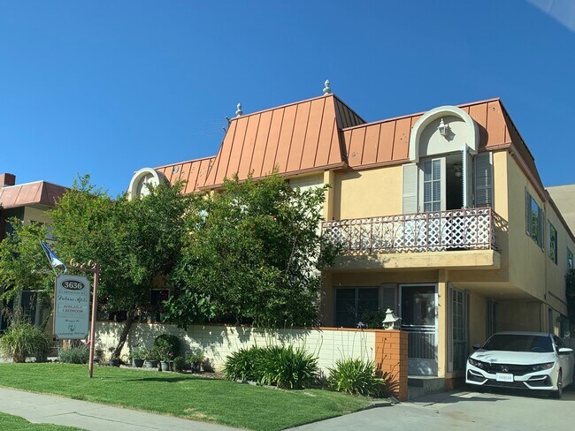 Foto del edificio - 3636 Clarington Ave