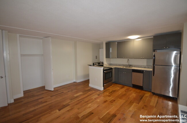 Building Photo - 121 Trapelo Rd