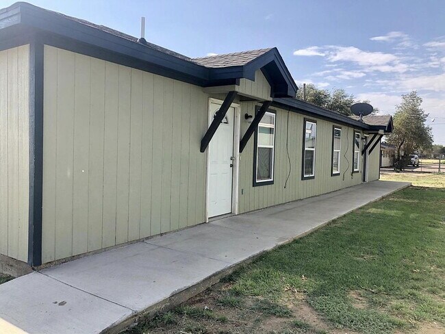 Foto del edificio - "Charming 3-Bedroom Duplex Retreat in Lubbock – Spacious 950 Sq Ft Haven!"