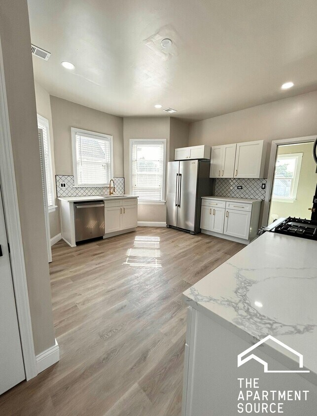 Foto principal - 2820 N Ridgeway Ave