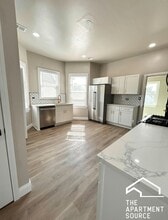 Building Photo - 2820 N Ridgeway Ave