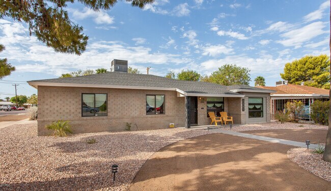 Building Photo - 2545 E Turney Ave