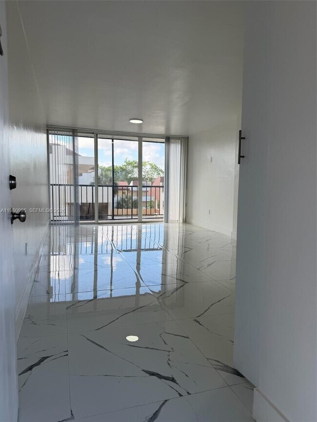 Foto del edificio - 8820 Fontainebleau Blvd