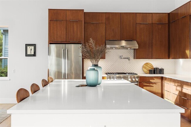 Foto del edificio - 5001 Shoal Creek Blvd