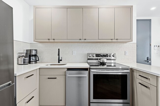 Building Photo - 571 Lafayette Ave