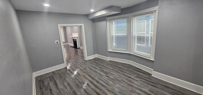 Foto del edificio - 244 W Douglass St