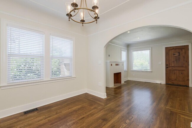 Foto del edificio - 300 E McKinley Ave