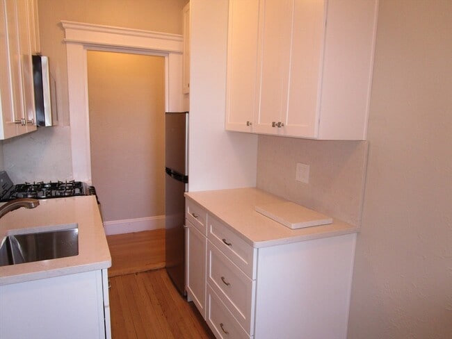 Building Photo - 110 Riverway