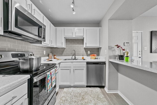 Spring Parc Apartment Homes Kitchen - Spring Parc