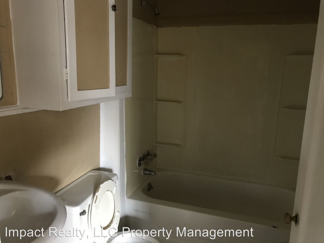 Building Photo - 804 Elm Ave