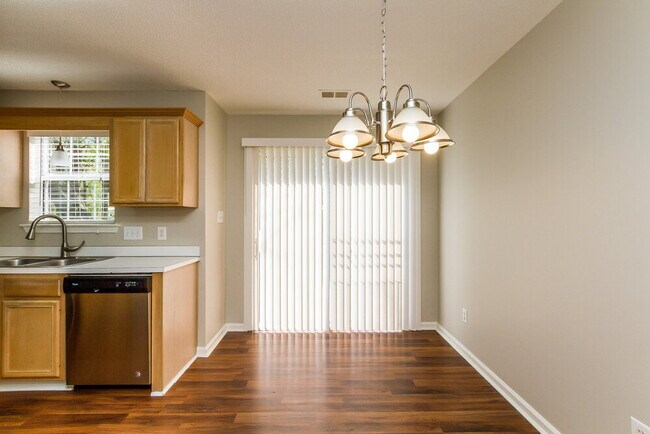 Foto del edificio - 10115 Northwoods Forest Dr