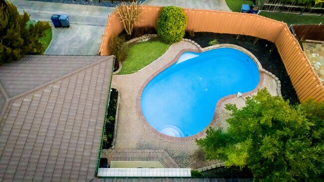 Photo - 8810 Vista Oaks Cir House