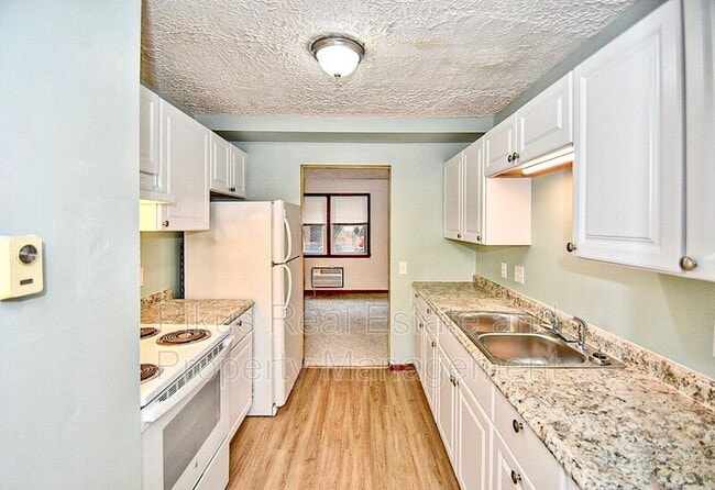 Building Photo - 2341 Ansley St