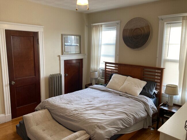 Large bedrooms with lots of storage - 80 Quincy St