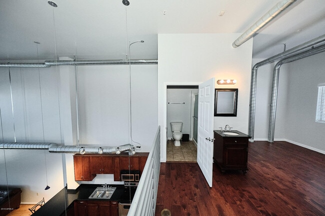 Building Photo - 424 S 2nd St