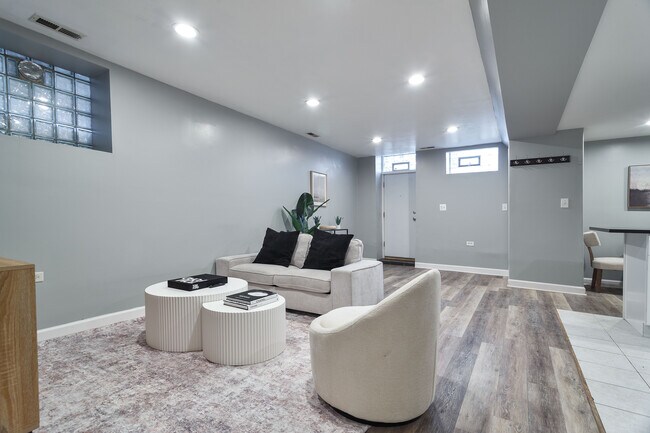 Foto del edificio - 3047 N Clybourn Ave