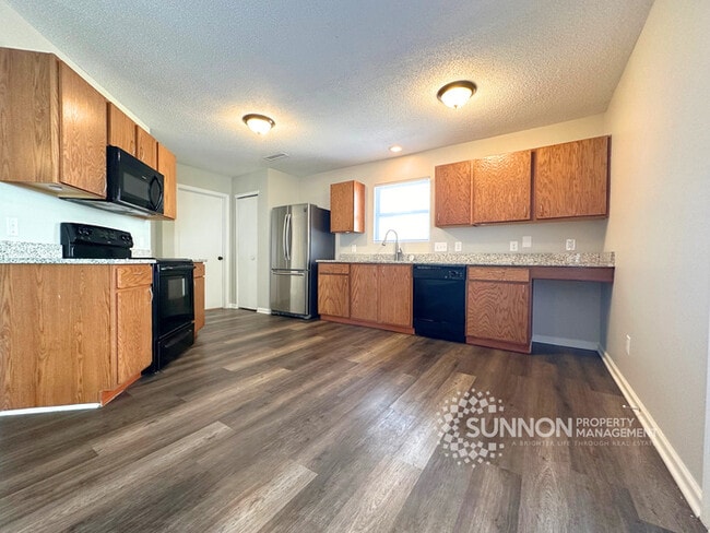 Photo - Charming 3 Bedroom 2.5 Bathroom in Meadow Hill House