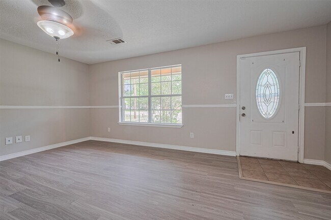 Foto del edificio - 210 N Shirley Ln