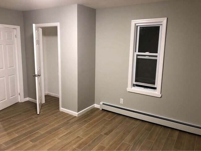M. Bedroom - 112 William St