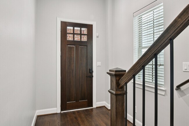 Foto del edificio - 1040 W 26th St