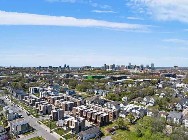 Foto del edificio - Luxury Brick Home with Rooftop Deck in Vib...