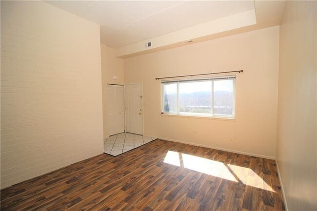Building Photo - 117 Rivermont Ct