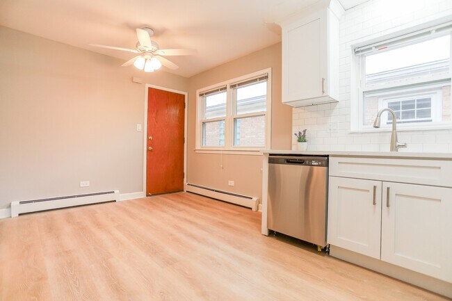 Foto del edificio - 8614 W Berwyn Ave