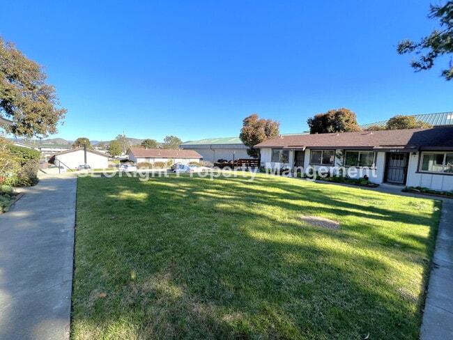 Building Photo - AVAILABLE JUNE - 1 Bedroom / 1 Bathroom Condo in Los Osos