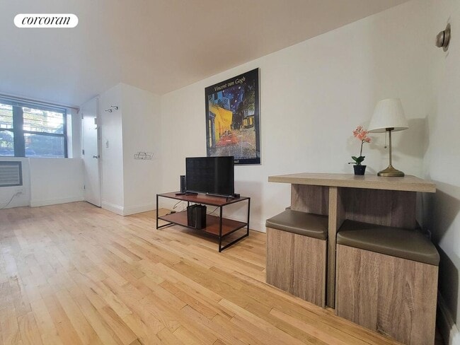Foto del edificio - 344 E 51st St