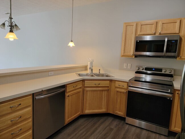 Building Photo - 10405 Platinum Dr