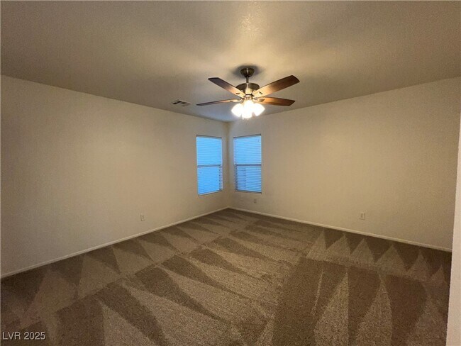 Foto del edificio - 523 Primrose Hill Ave