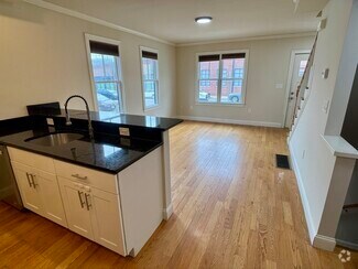 Building Photo - 459 Somerville Ave